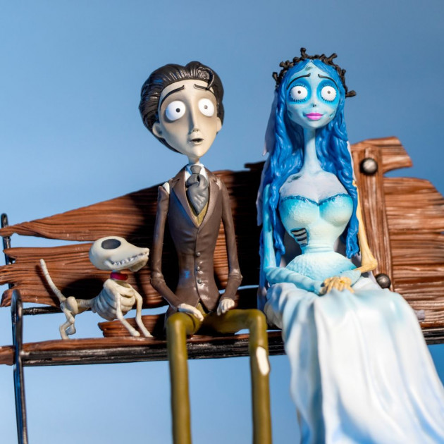 Figurka Corpse Bride - Victor and Emily Diorama